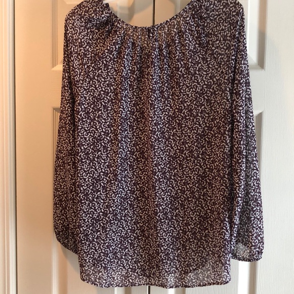 Ladies Ann Taylor L Plum print Blouse - Picture 3 of 4
